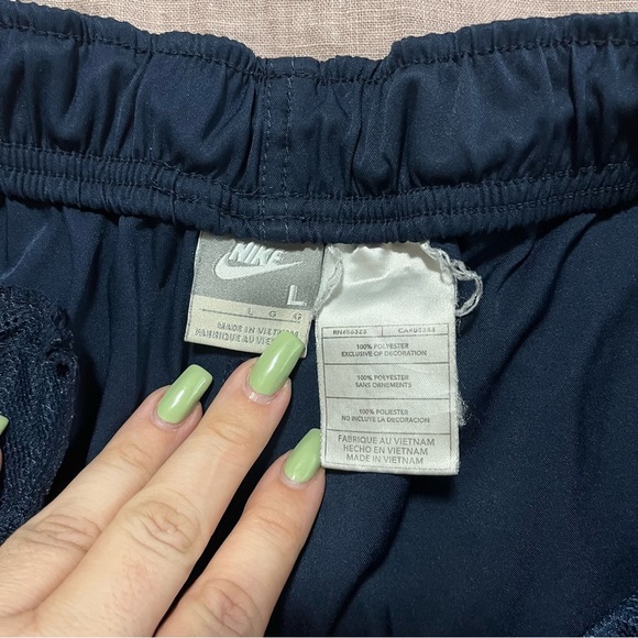 Vintage Nike Men's Navy Tech Cargo Pocket Athletic Shorts Size Large Quick Dry - Picture 2 of 8
